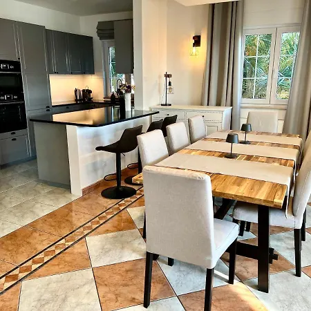 Apartman Romana Ii *